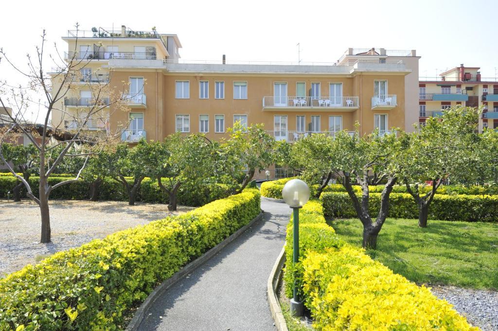 Hotel Villa San Giuseppe San Bartolomeo Al Mare Εξωτερικό φωτογραφία